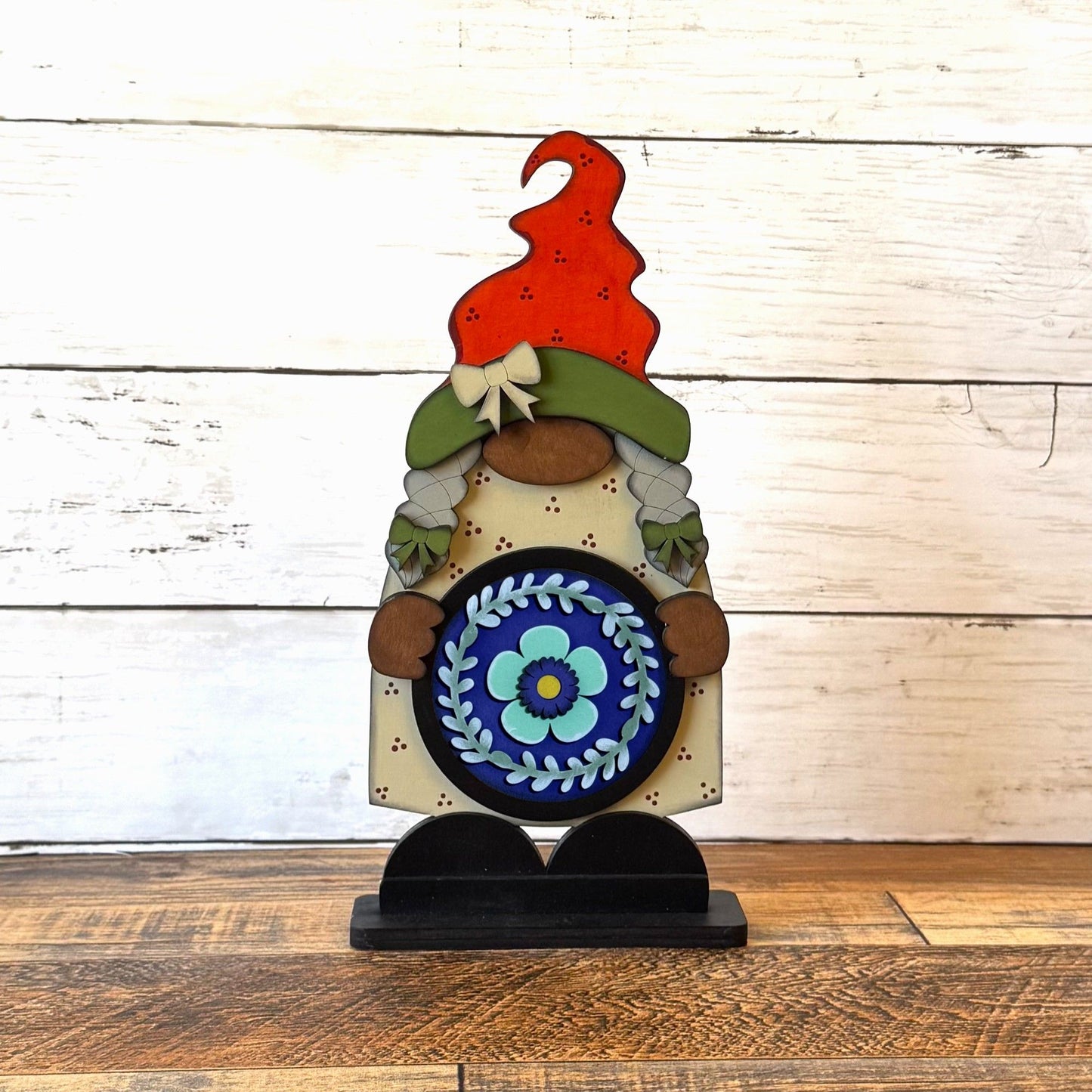 Standing Girl Gnome & Mom Rounds