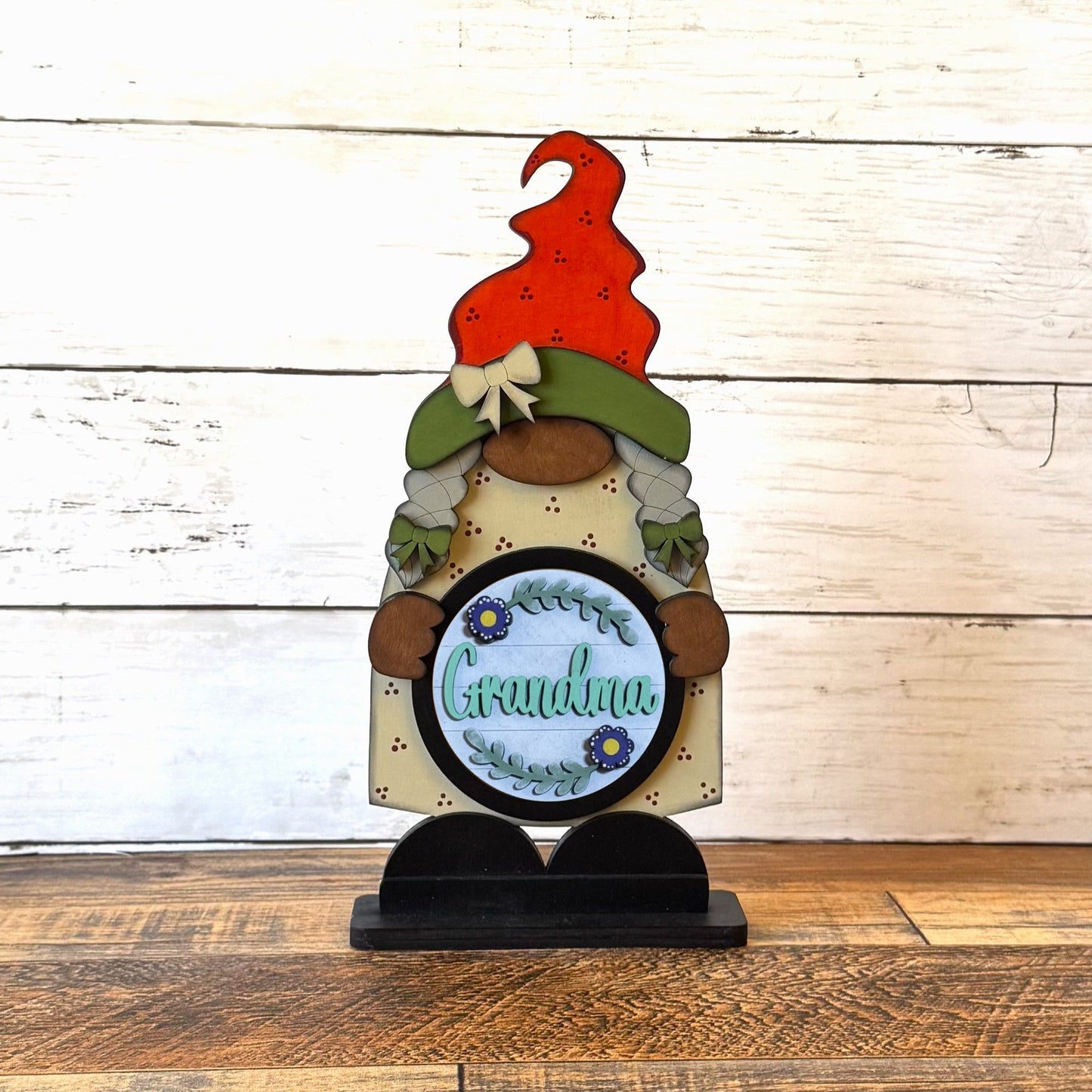 Standing Girl Gnome & Mom Rounds
