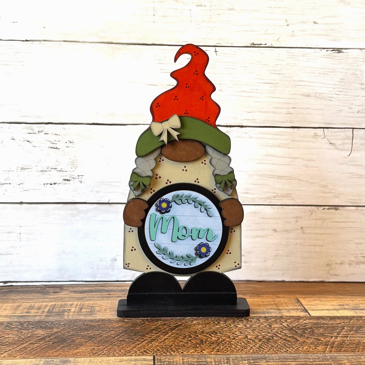 Standing Girl Gnome & Mom Rounds
