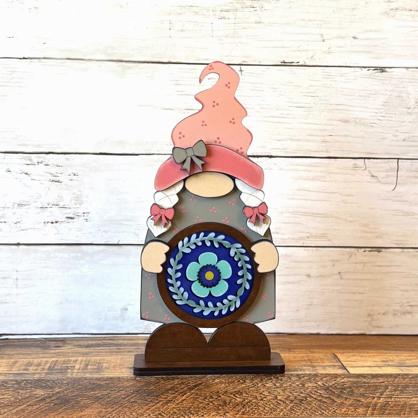 Standing Girl Gnome & Mom Rounds