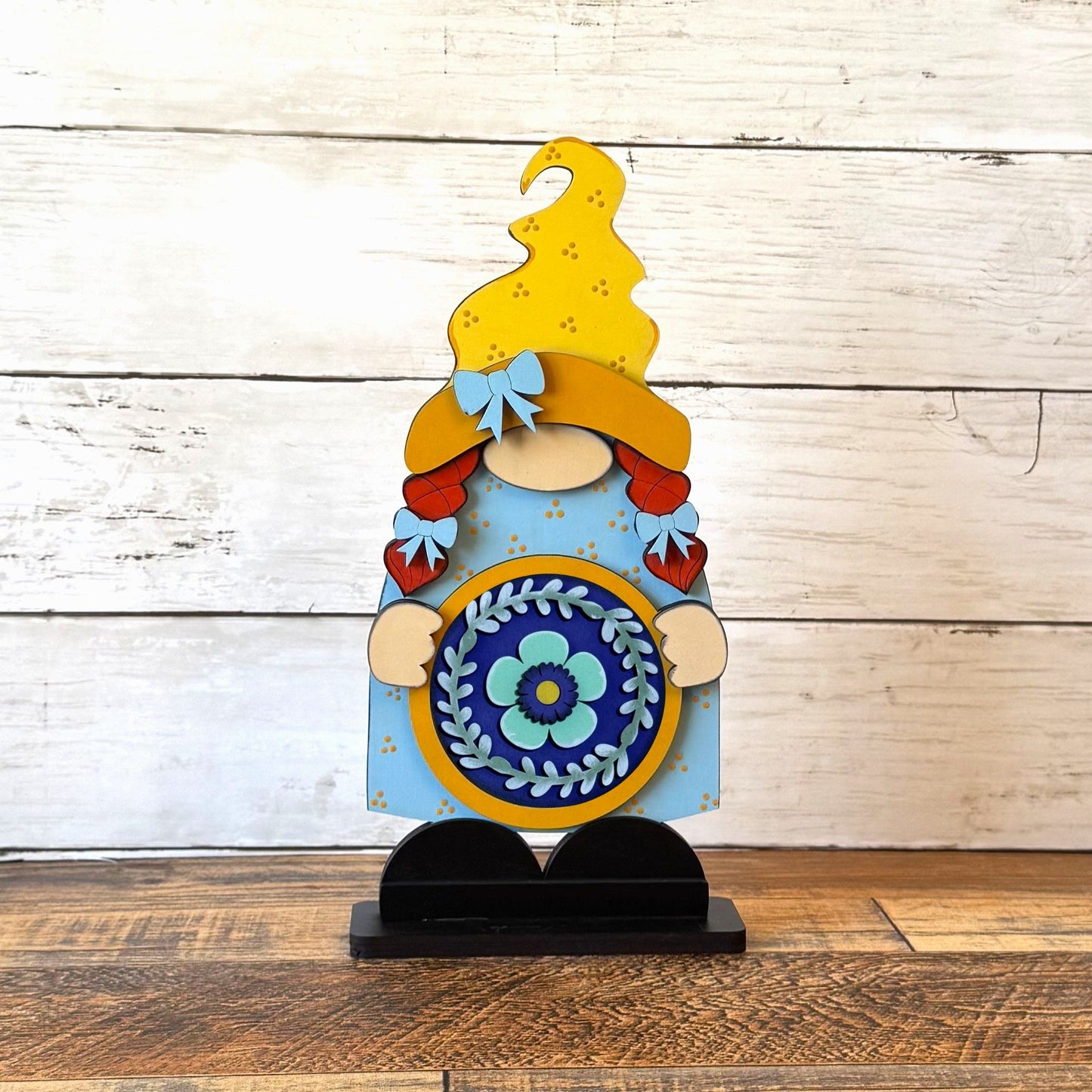 Standing Girl Gnome & Mom Rounds