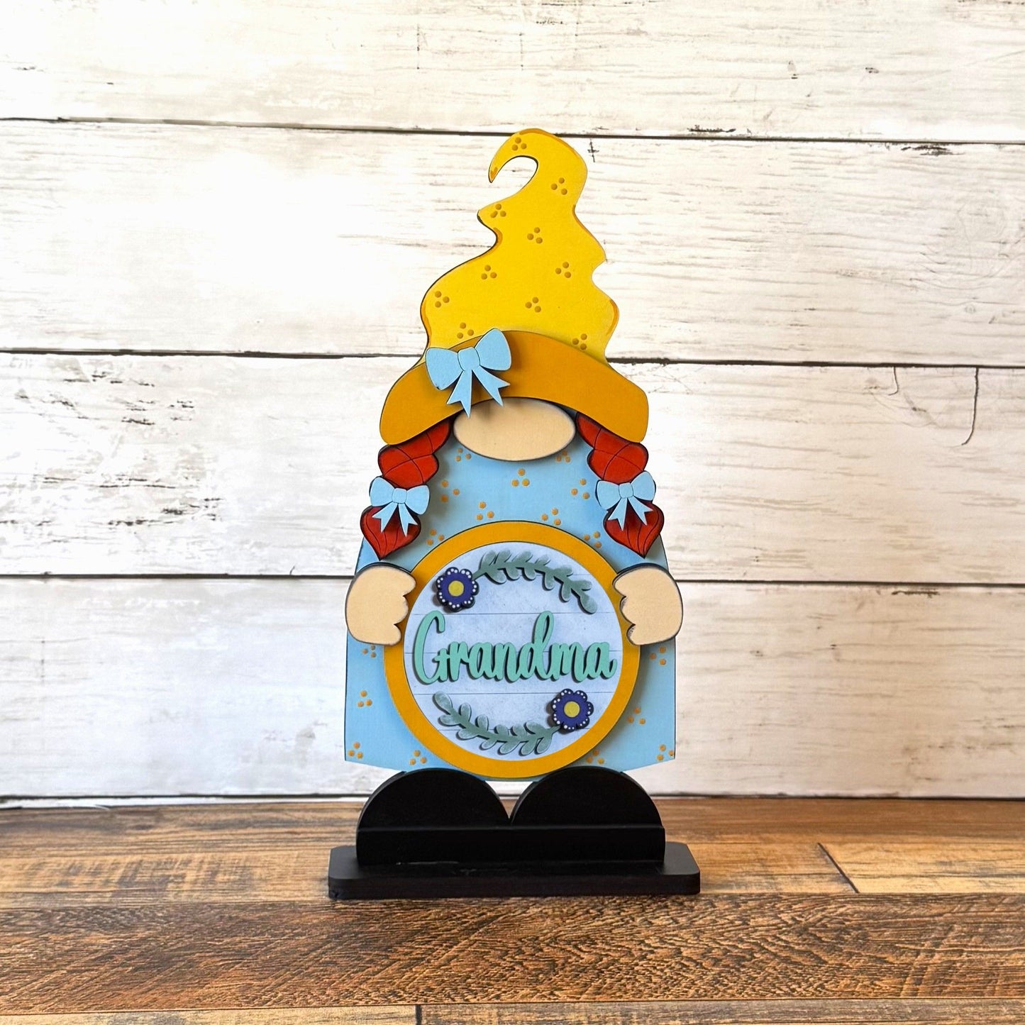 Standing Girl Gnome & Mom Rounds