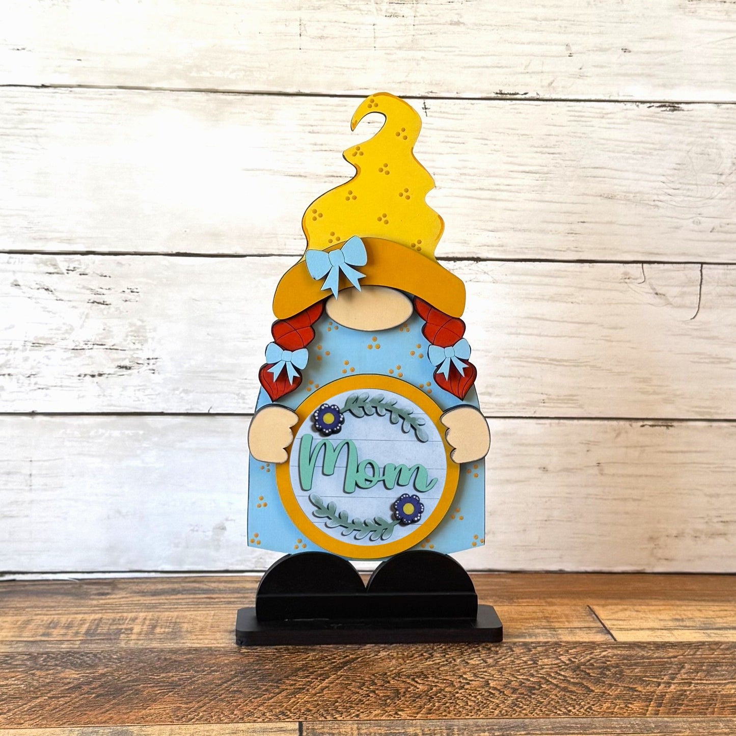 Standing Girl Gnome & Mom Rounds
